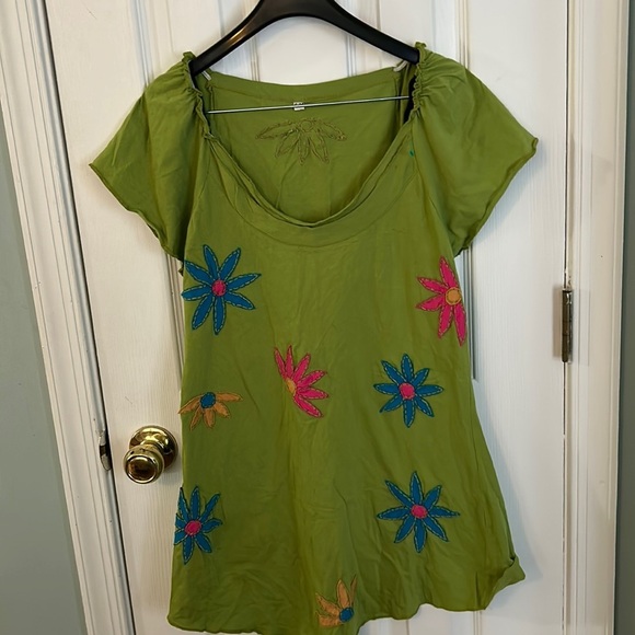 Tops - Extremely soft and fun short tee shirt